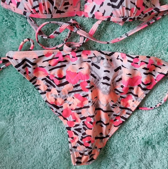>OP> 2-Piece Pushup Halter, Side Tie String Bikini - Picture 13 of 15